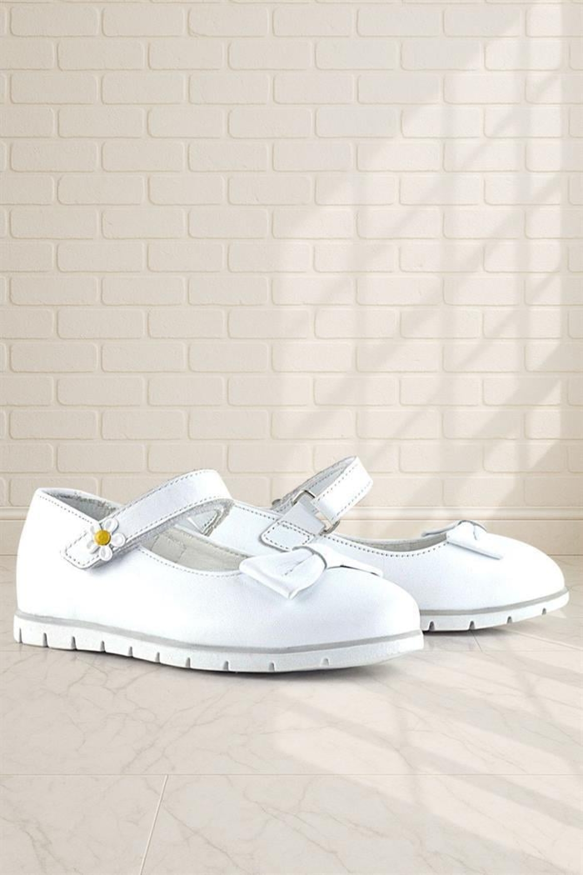 Hakiki Deri Beyaz Papatya Detaylı Cırtlı Kız Çocuk Babet Ayakkabı - Görsel 2