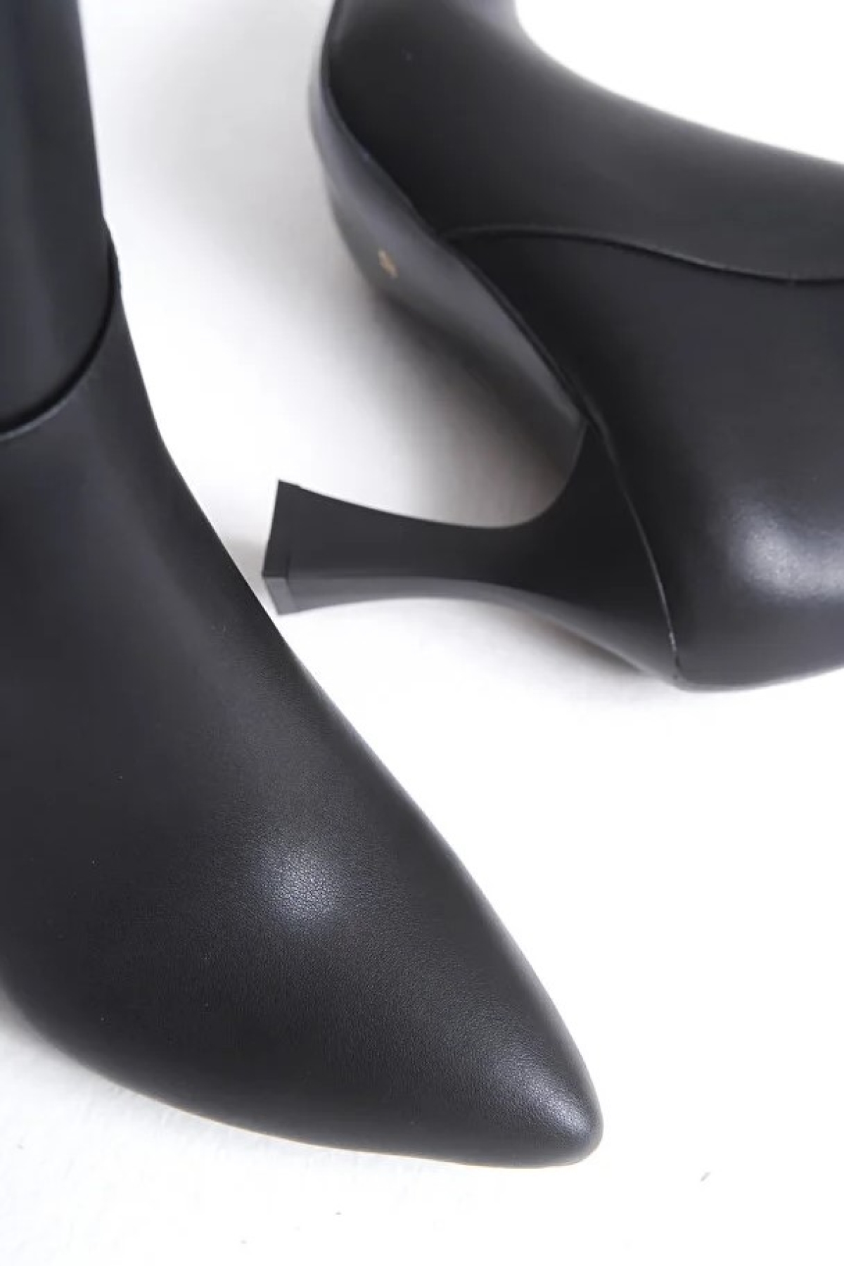 Diz Altı Topuklu Sivri Burun Kadın Çizme - Görsel 6