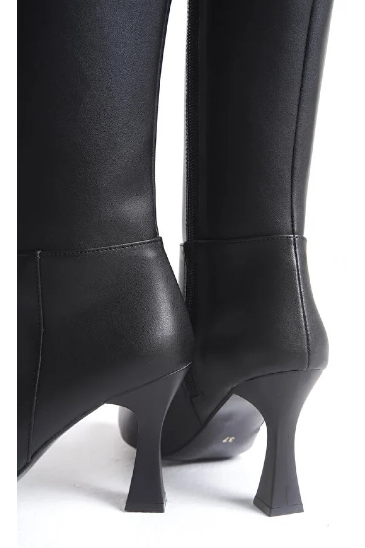 Diz Altı Topuklu Sivri Burun Kadın Çizme - Görsel 8