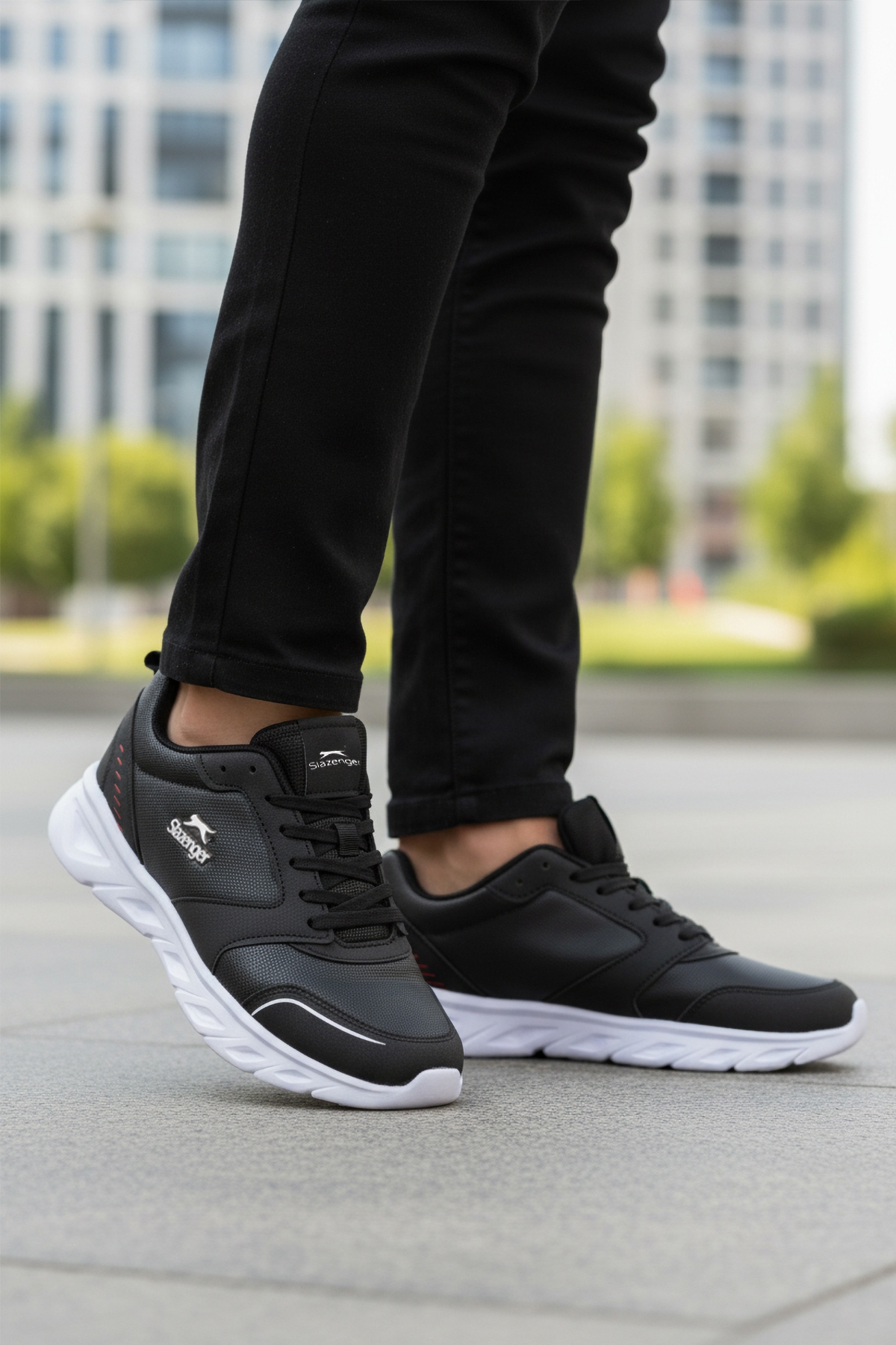Siyah Beyaz Bağcıklı Hafif Esnek Cilt Erkek Spor Ayakkabı Epic M - Görsel 4