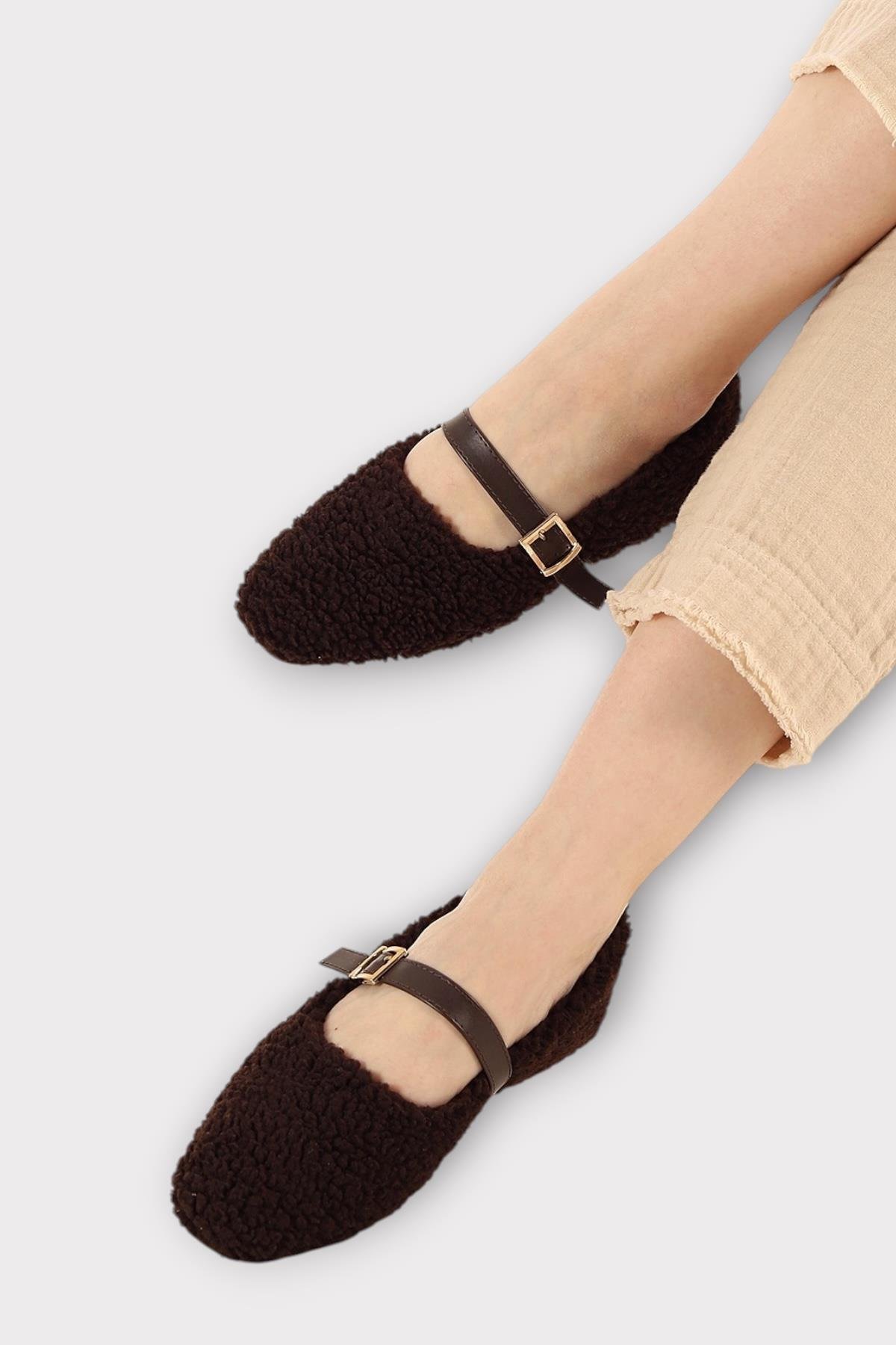 Yumuşak Peluş Ses Yapmaz Hafif Taban Kemerli Kadın Ev Babeti Panduf KAHVERENGİ - Görsel 4