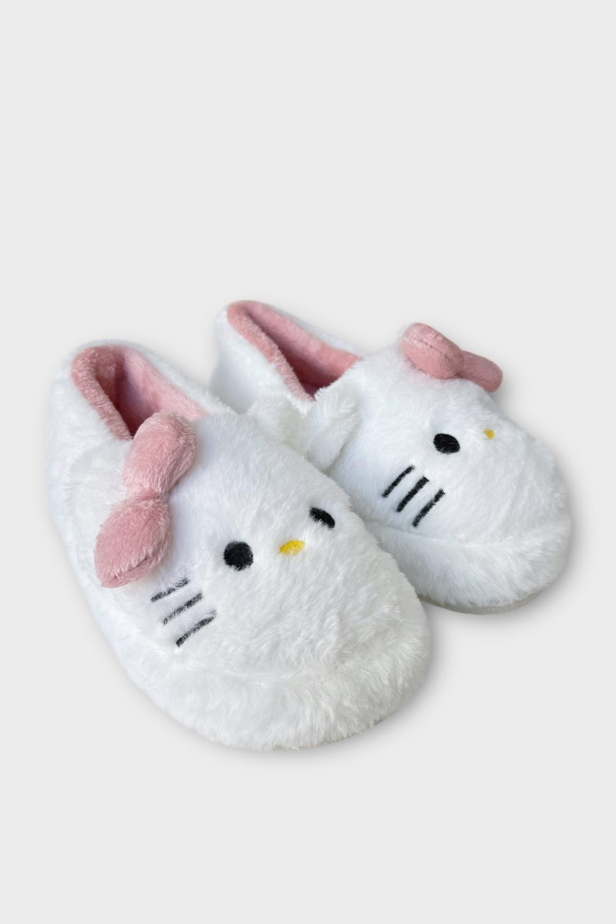 Kışlık Kadın HelloKitty Figürlü Kaydırmaz Taban Ev Ayakkabısı Panduf BEYAZ - SİYAH - Görsel 4