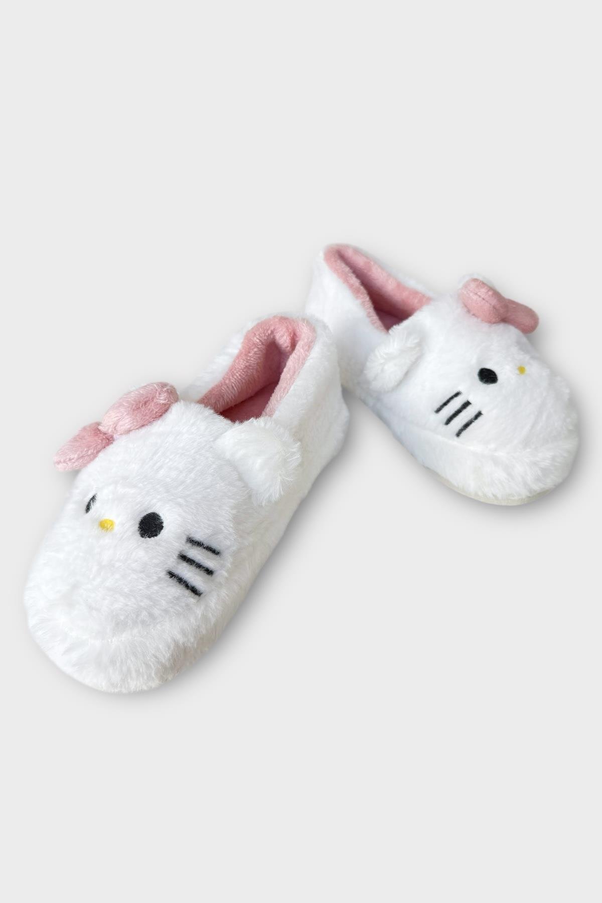 Kışlık Kadın HelloKitty Figürlü Kaydırmaz Taban Ev Ayakkabısı Panduf BEYAZ - SİYAH - Görsel 5