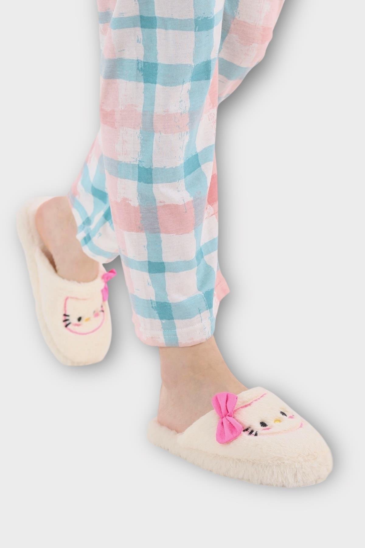 HelloKitty Figürlü Sıcak Tutan Kışlık Kadın Ev Terliği BEYAZ - KIRMIZI - Görsel 3