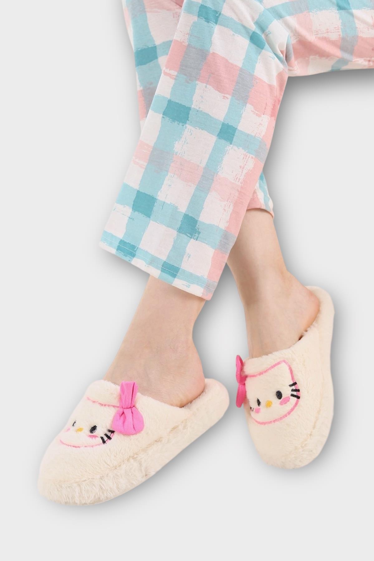 HelloKitty Figürlü Sıcak Tutan Kışlık Kadın Ev Terliği BEYAZ - KIRMIZI - Görsel 4