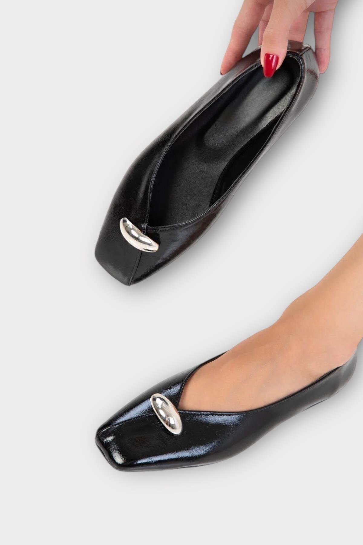 Kare Burun Toka Detaylı Kadın Babet SİYAH - Görsel 3