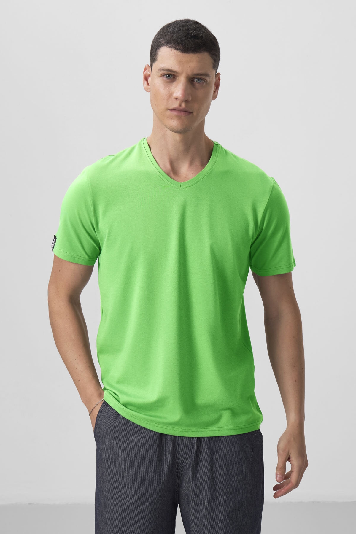 TOMMYLIFE Neon Yeşil Basic Kısa Kol Standart Kalıp V Yaka Erkek T-Shirt - 87912