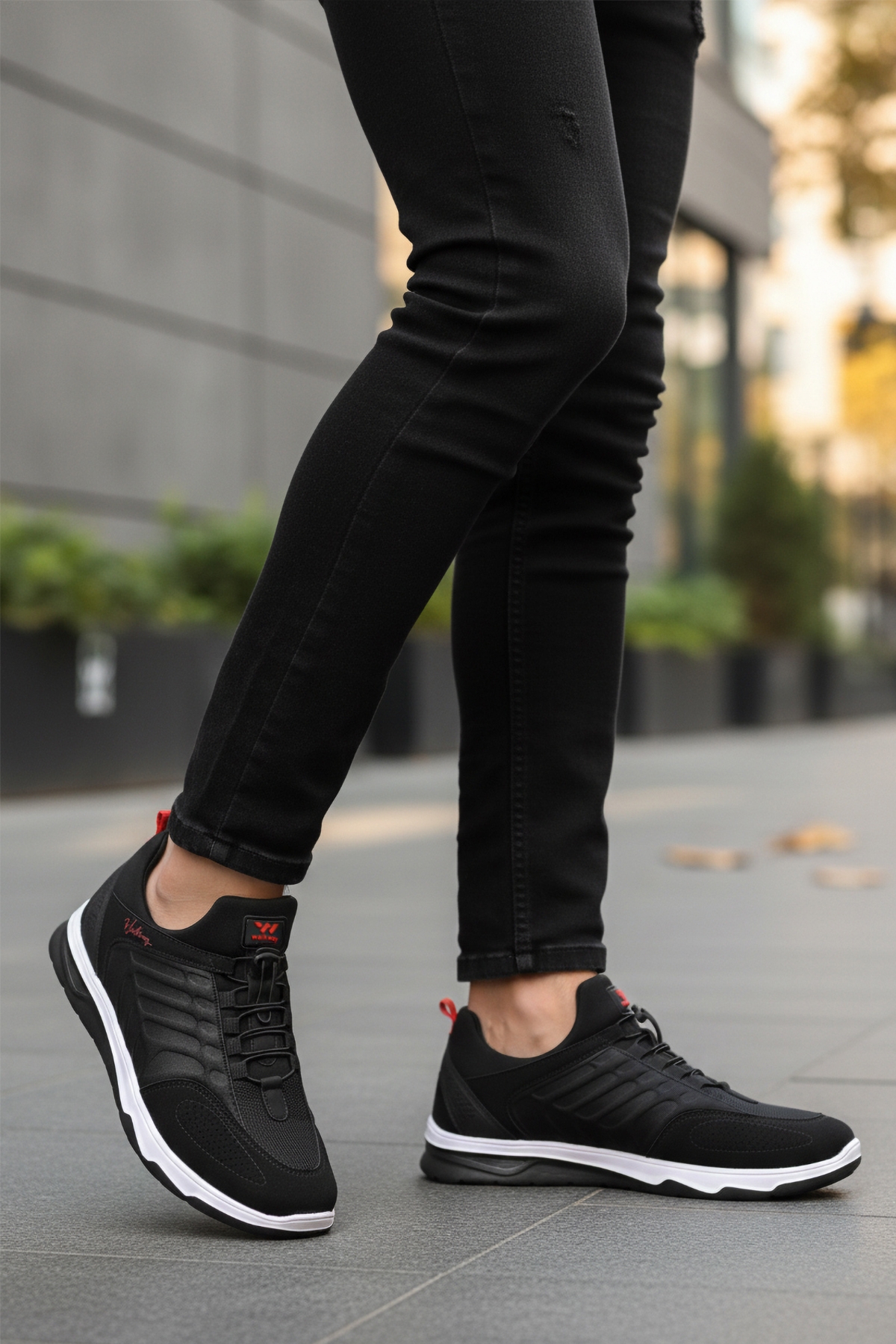 Siyah Kırmızı Lastik Bağcıklı Erkek Spor Ayakkabı - Görsel 4