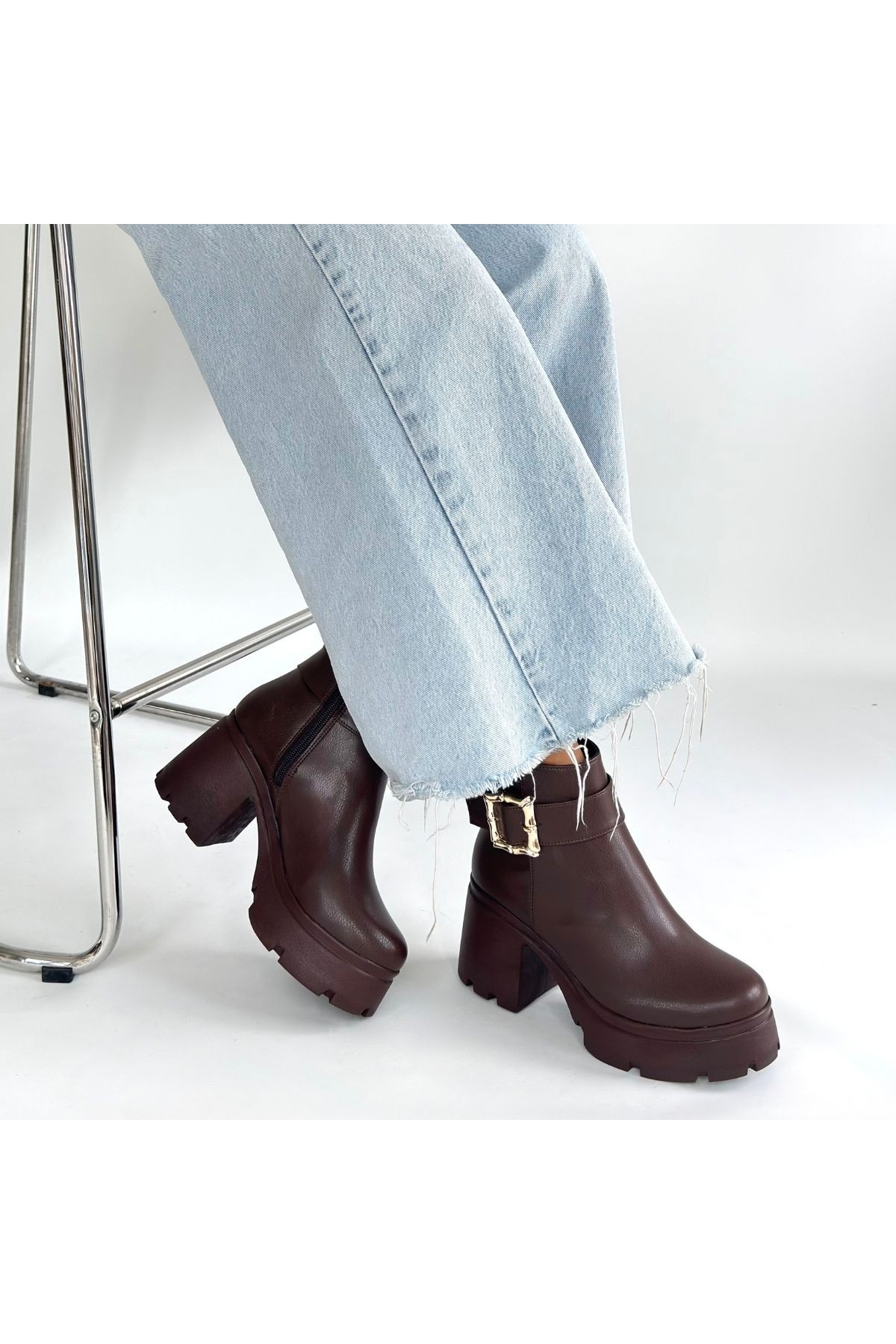 Kahverengi Fermuarlı Kadın Topuklu Bot - Görsel 5