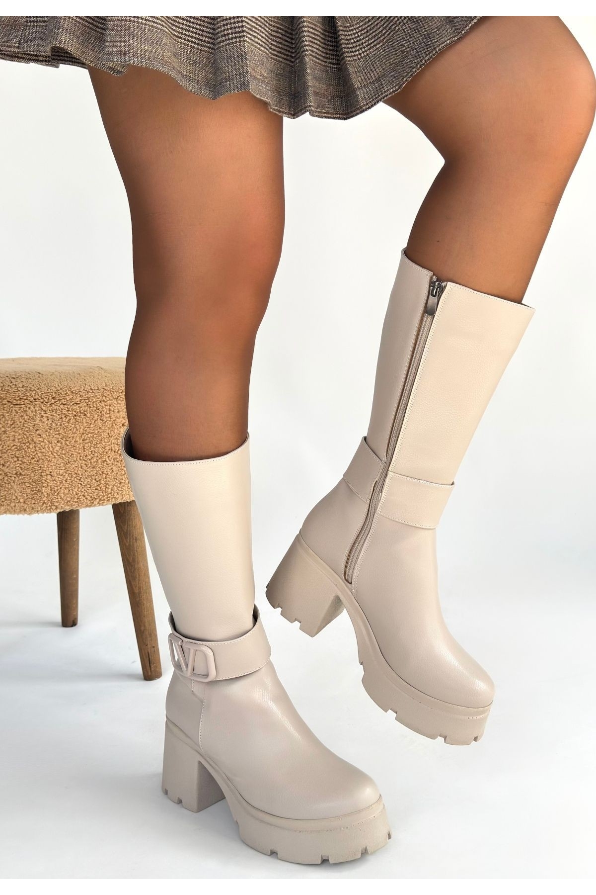 Bej Fermuarlı Kadın Topuklu Çizme - Görsel 4