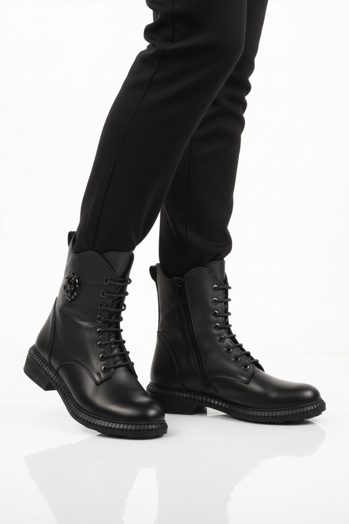 Siyah Hakiki Deri Bağcıklı Kaymaz Polarlı Kadın Bot 20912-1 Z - Görsel 2