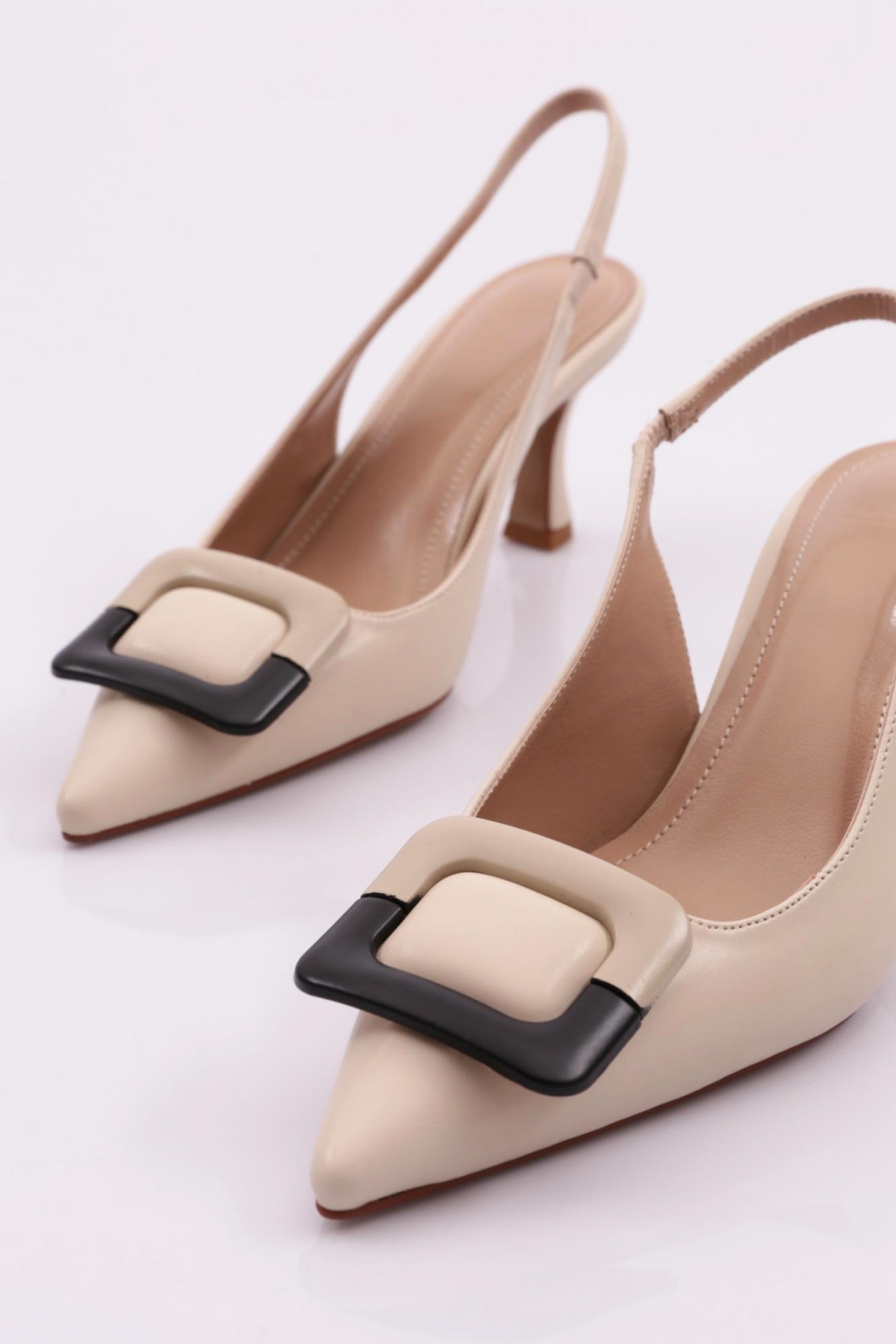 2079 Kadin Arkasi Açik Kare Tokali Topuklu Ayakkabi - Görsel 5