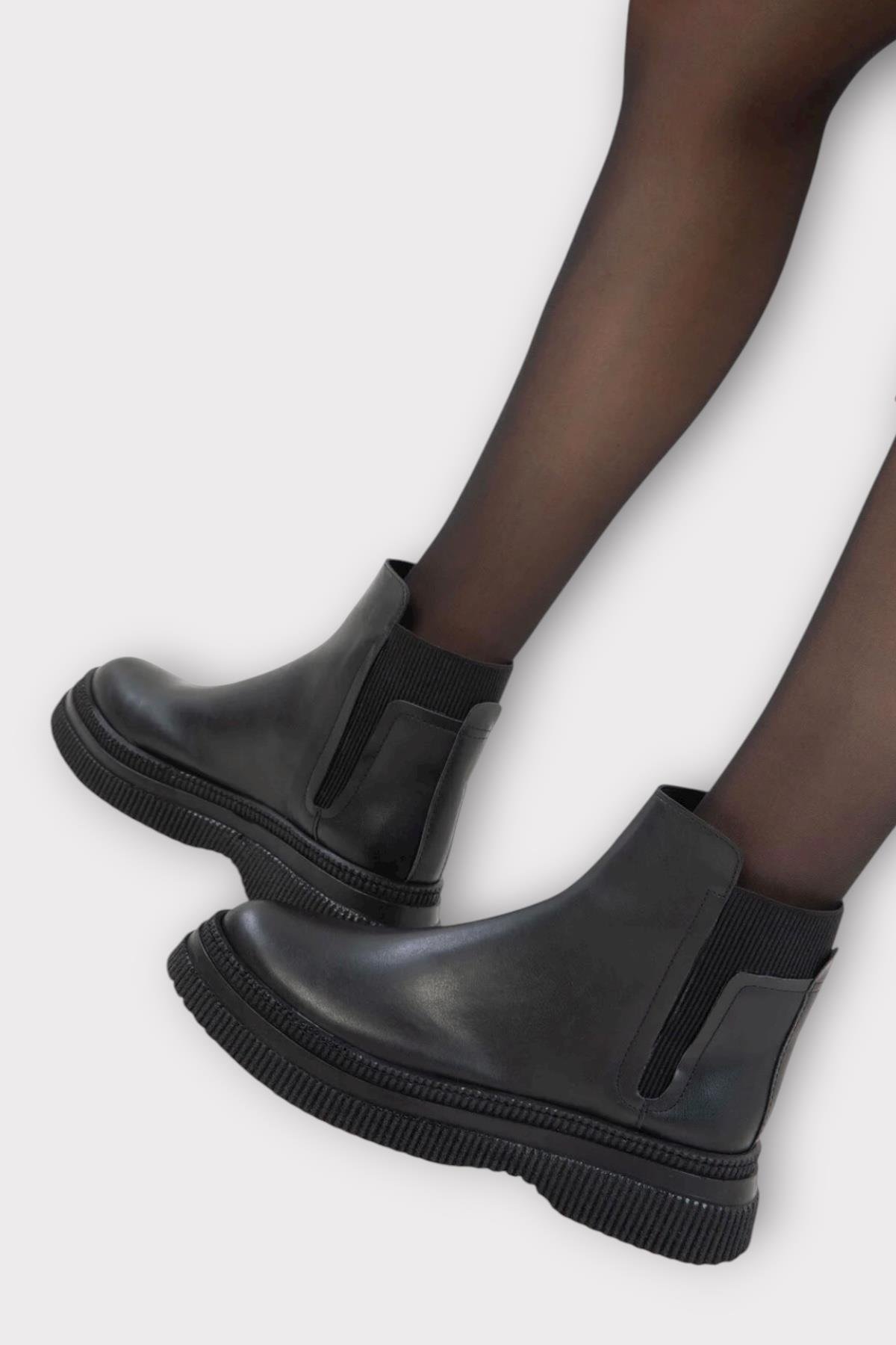 Yandan Lastikli Günlük Kadın Süet Bot SİYAH - SİYAH - Görsel 4