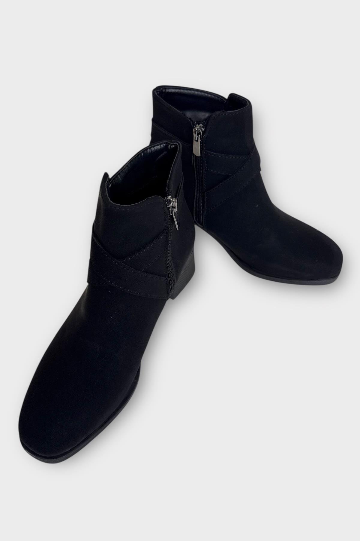 Toka Detaylı Kalın Topuk Sivri Burun Kadın Bot SİYAH - FÜME - Görsel 5