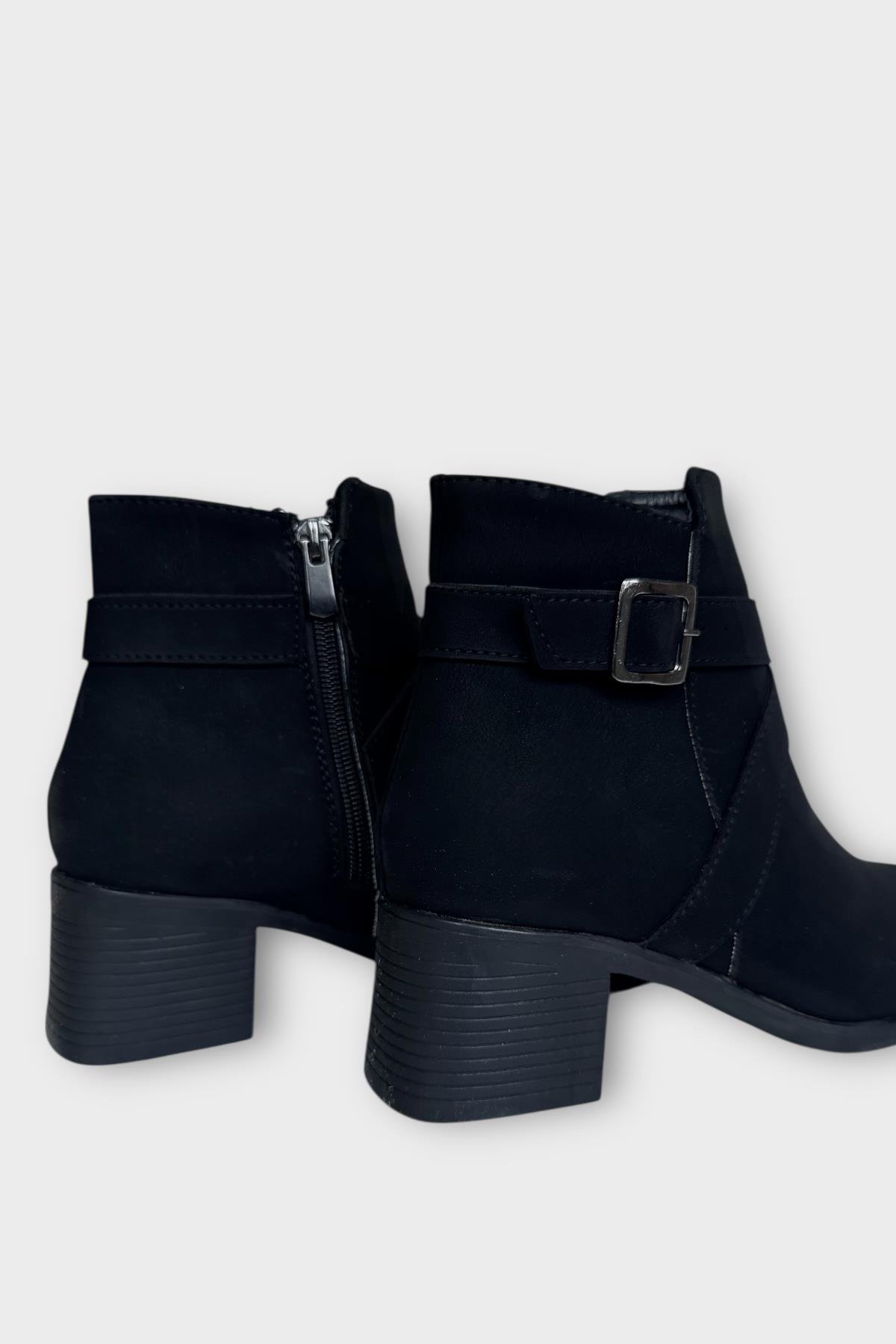 Toka Detaylı Kalın Topuk Sivri Burun Kadın Bot SİYAH - FÜME - Görsel 6