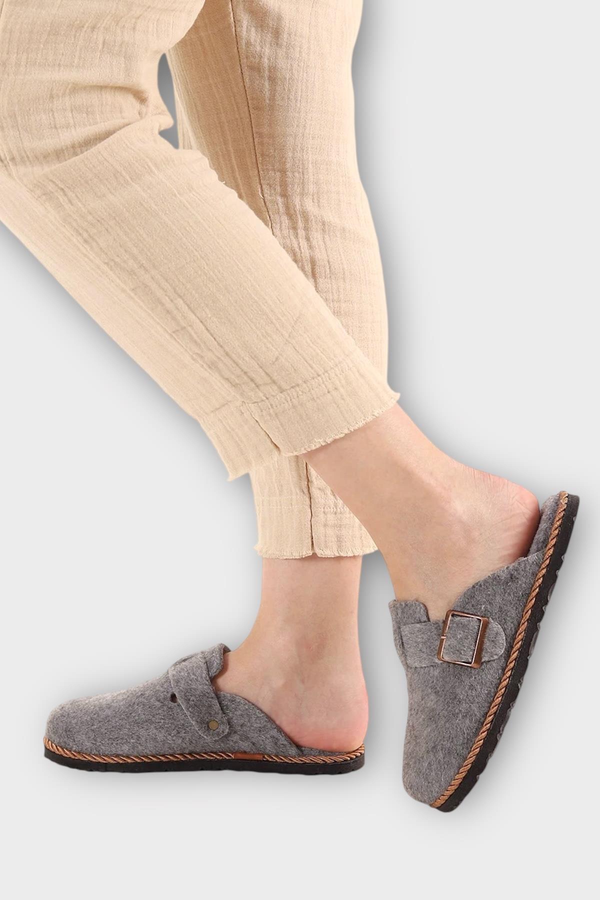 Tokalı Keçe Kumaşlı Ev Terliği GRİ - Görsel 4