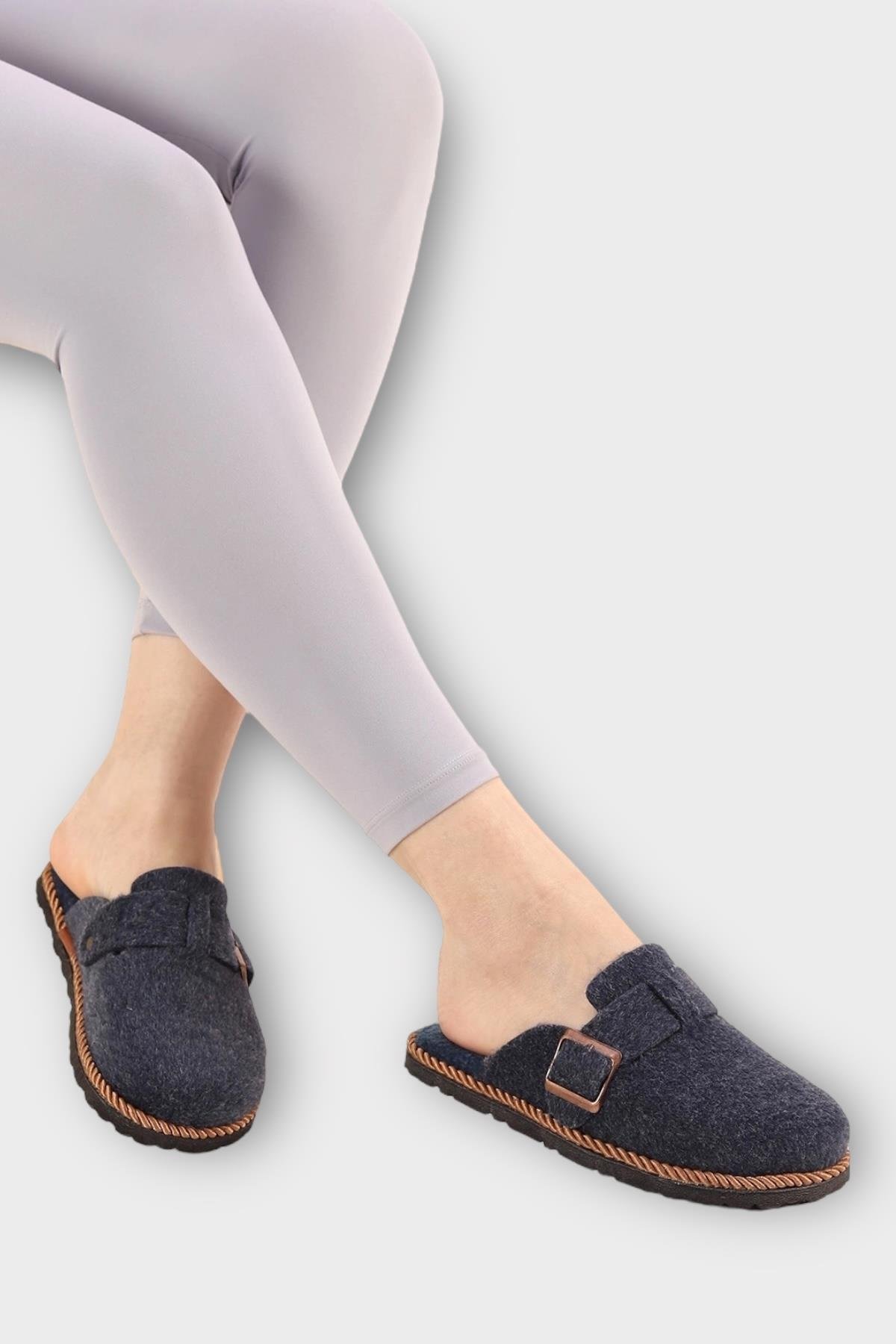 Tokalı Keçe Kumaşlı Ev Terliği LACİVERT - Görsel 2