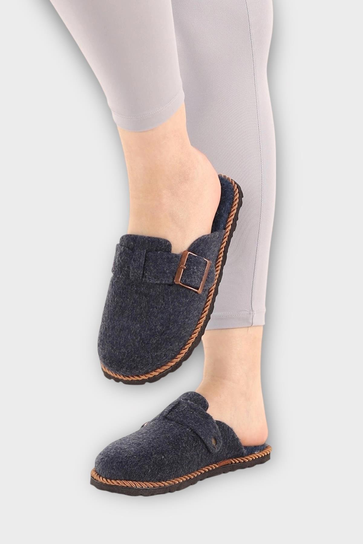 Tokalı Keçe Kumaşlı Ev Terliği LACİVERT - Görsel 3