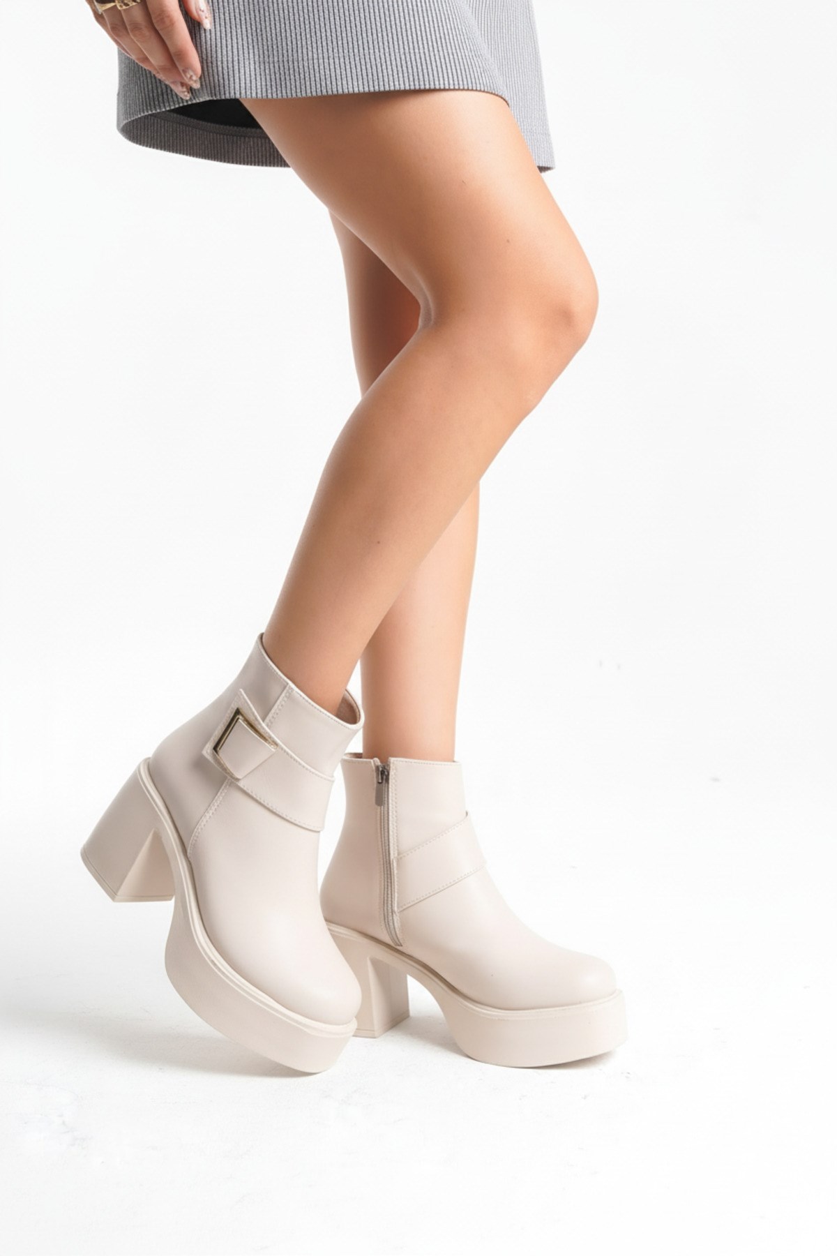 Aksesuar Detaylı Kalın Taban ve Topuklu Kadın Bot 914310-z - Görsel 4