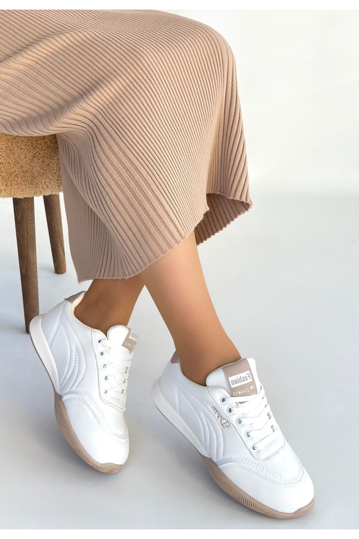 Beyaz Bağcıklı Kadın Spor Ayakkabı - Görsel 3