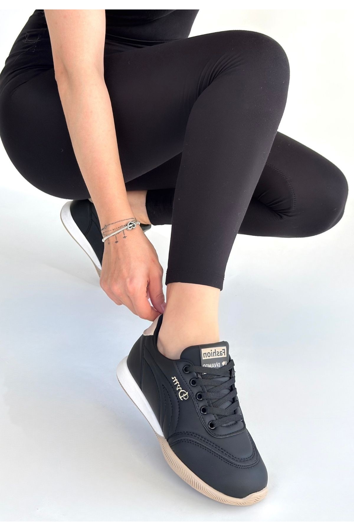 Siyah Bej Taban Bağcıklı Kadın Spor Ayakkabı - Görsel 2