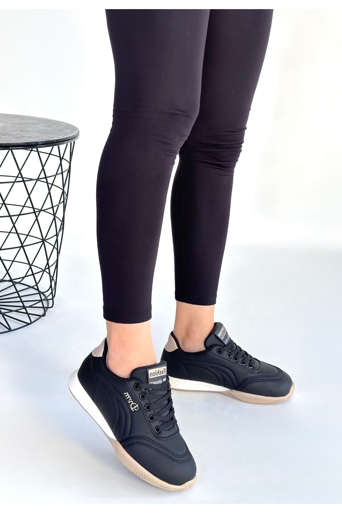 Siyah Bej Taban Bağcıklı Kadın Spor Ayakkabı - Görsel 3