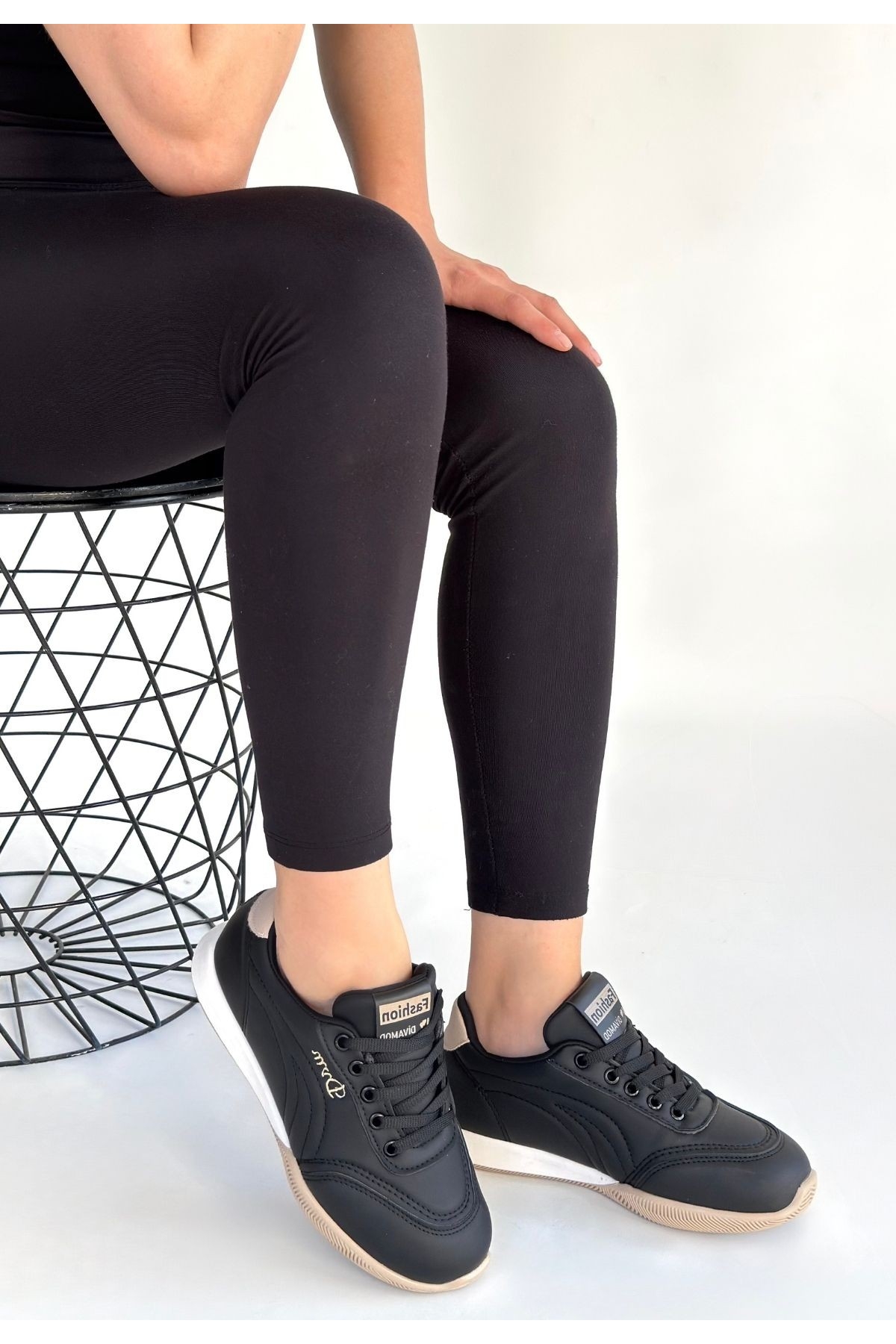 Siyah Bej Taban Bağcıklı Kadın Spor Ayakkabı - Görsel 4