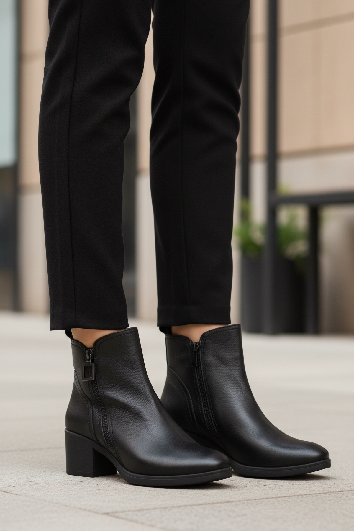 Aspor Siyah Hakiki Deri Fermuarlı Polarlı Kadın Topuklu Bot - Görsel 4