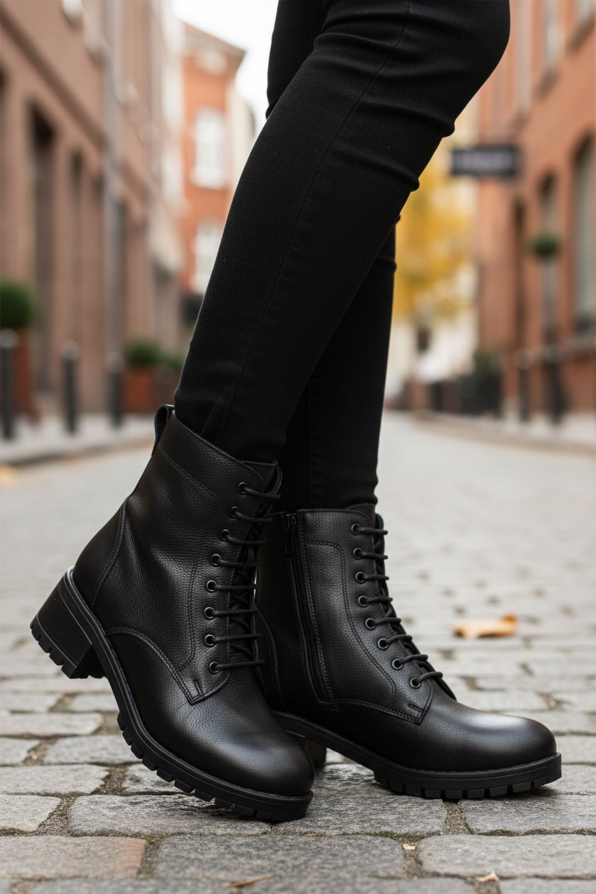 Aspor Siyah Hakiki Deri Fermuarlı Bağcık Detaylı Kadın Topuklu Bot - Görsel 4