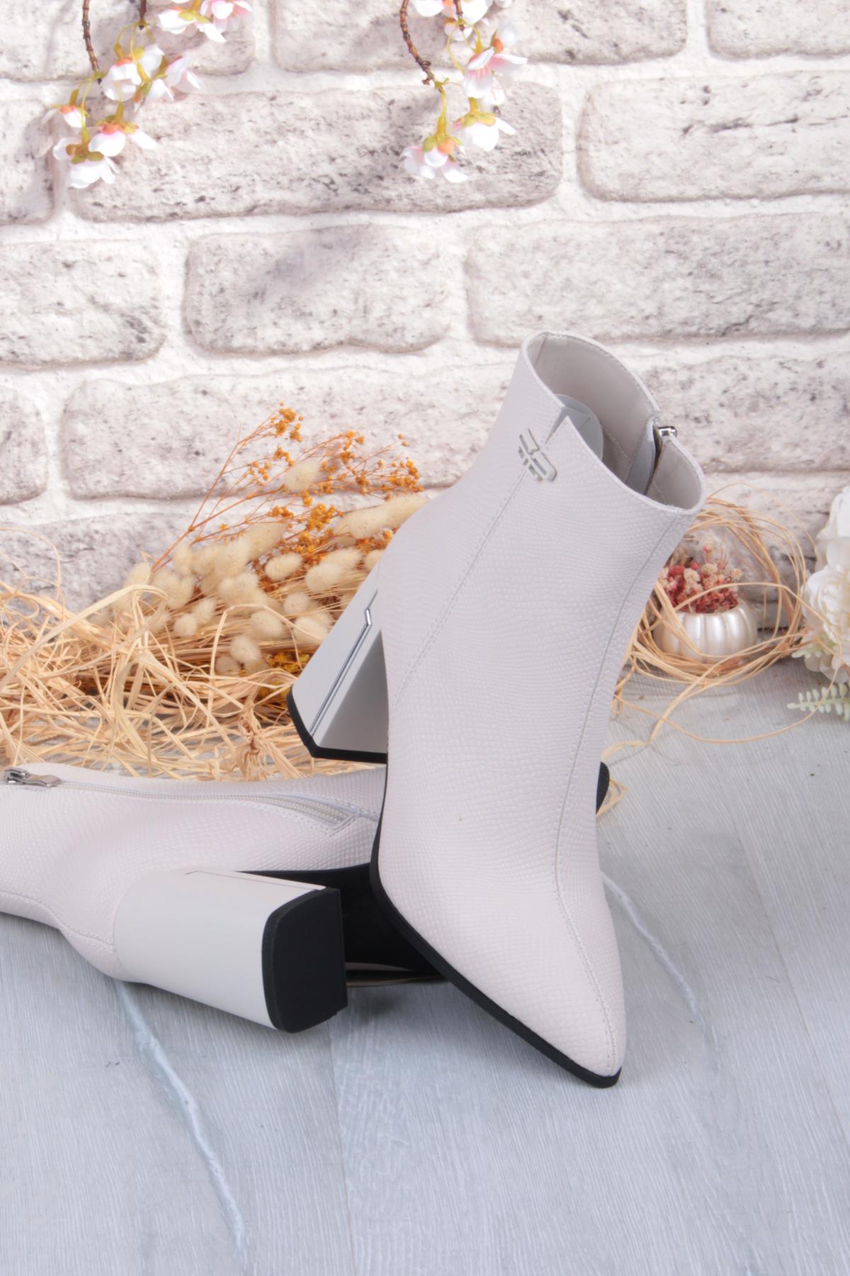 25K137 Baskılı Deri 8 Cm Yükseklik Kalın Topuklu Sivri Burun Kadın Bot - Görsel 8