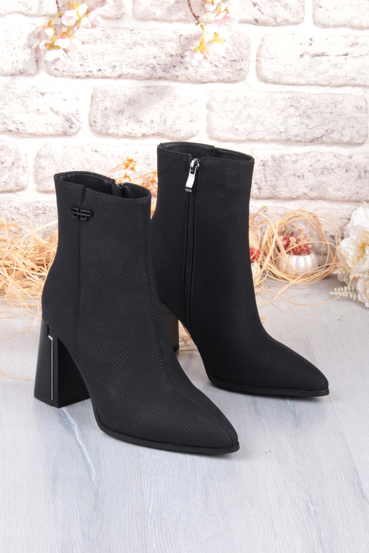 25K137 Baskılı Deri 8 Cm Yükseklik Kalın Topuklu Sivri Burun Kadın Bot - Görsel 2