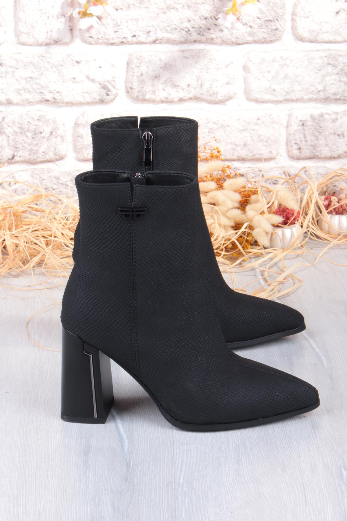 25K137 Baskılı Deri 8 Cm Yükseklik Kalın Topuklu Sivri Burun Kadın Bot - Görsel 5