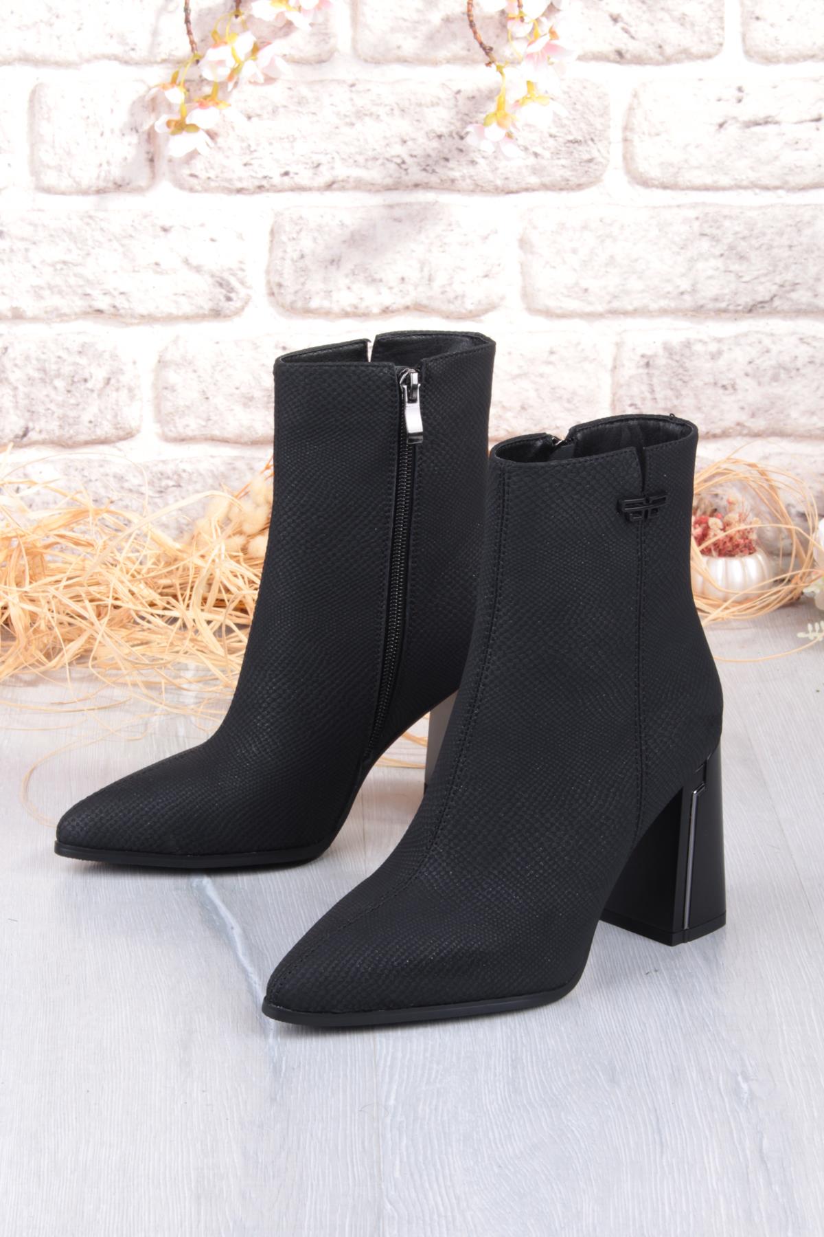 25K137 Baskılı Deri 8 Cm Yükseklik Kalın Topuklu Sivri Burun Kadın Bot - Görsel 6