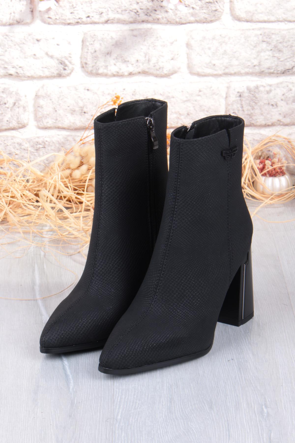 25K137 Baskılı Deri 8 Cm Yükseklik Kalın Topuklu Sivri Burun Kadın Bot - Görsel 8