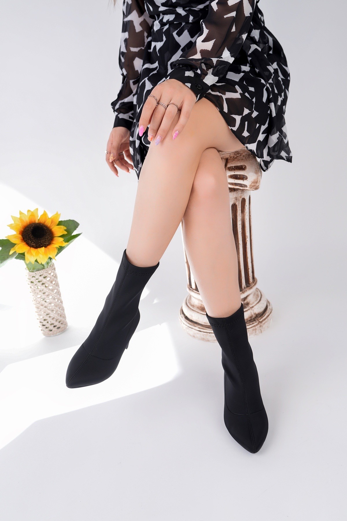 MAGNUS Sivri Burun Kalın Topuklu Kadın Streç Bot - Görsel 8