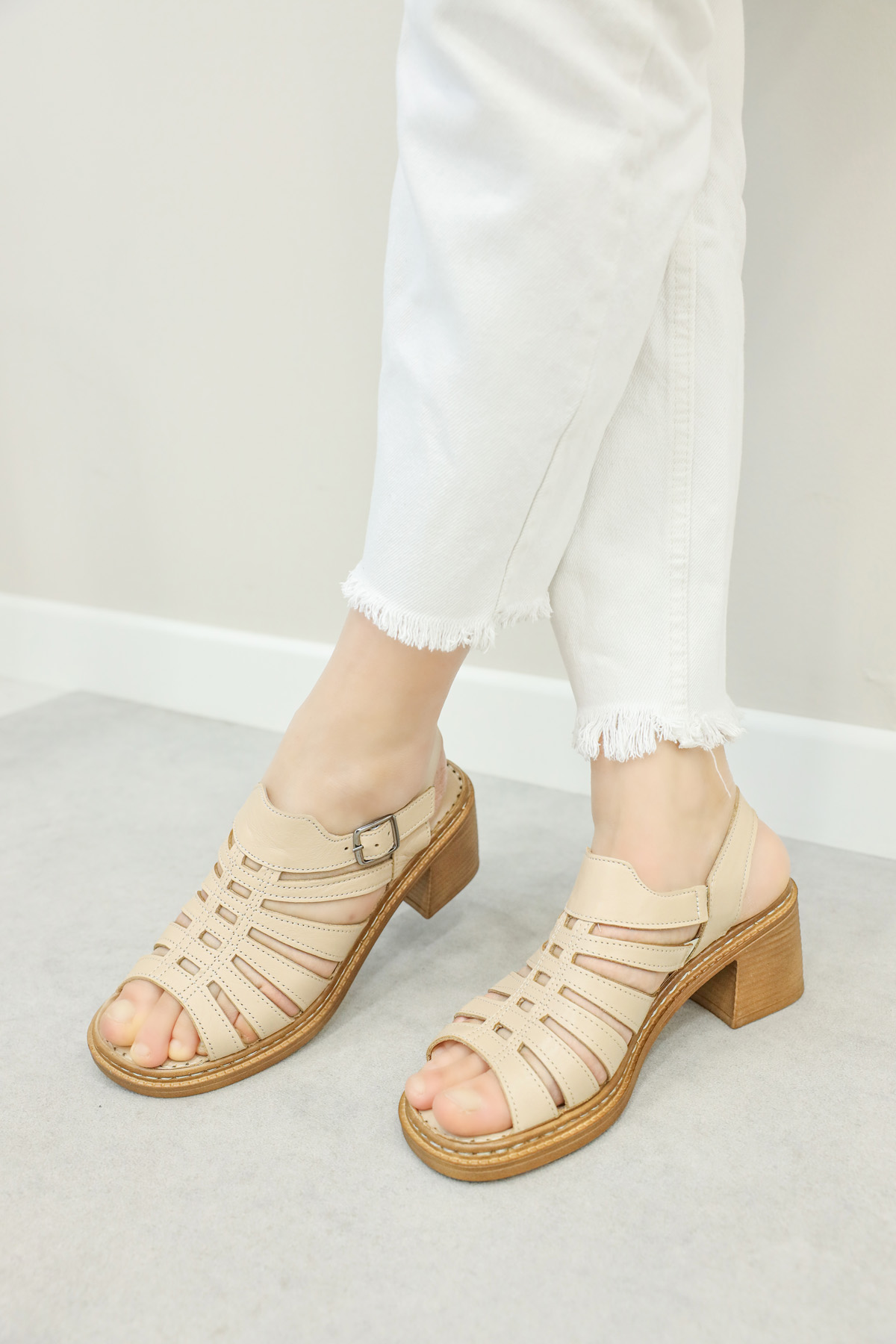 Hakiki Deri Kadın Dolgu Topuk Sandalet 621ZA937L - Görsel 2