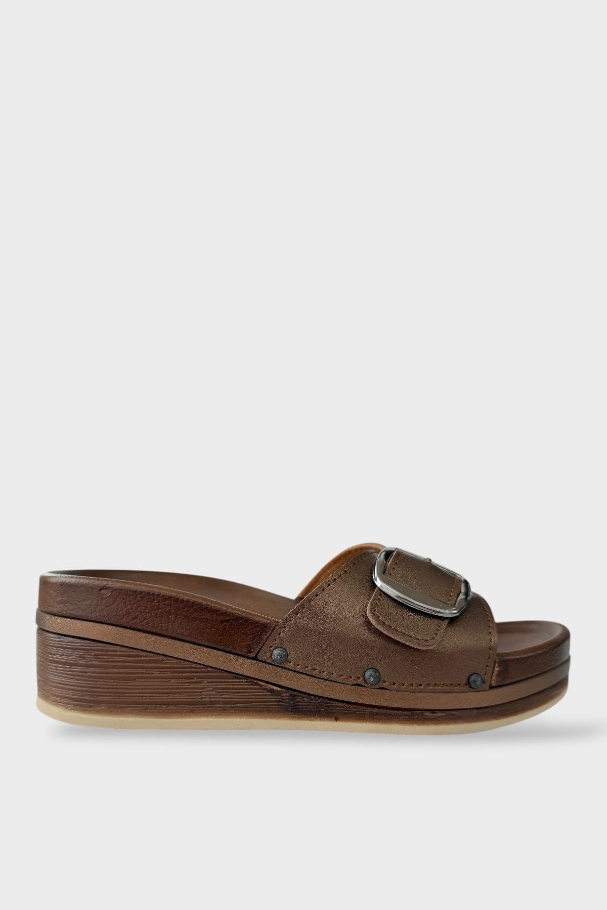 Kadın Günlük Terlik Tokalı Dolgu Topuk Şık Yazlık Ev Plaj Tatil Terliği KAHVERENGİ - Görsel 2