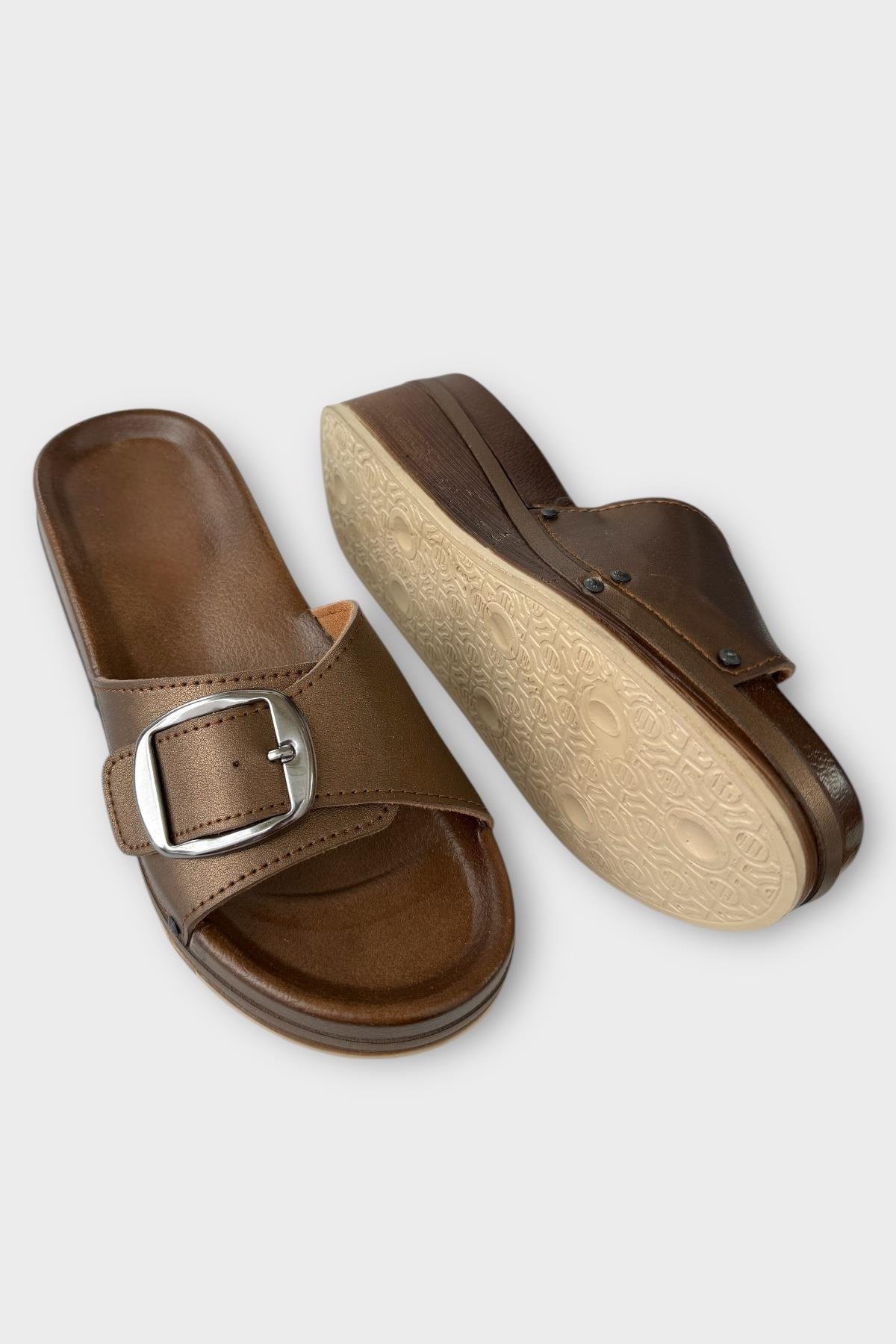 Kadın Günlük Terlik Tokalı Dolgu Topuk Şık Yazlık Ev Plaj Tatil Terliği KAHVERENGİ - Görsel 5