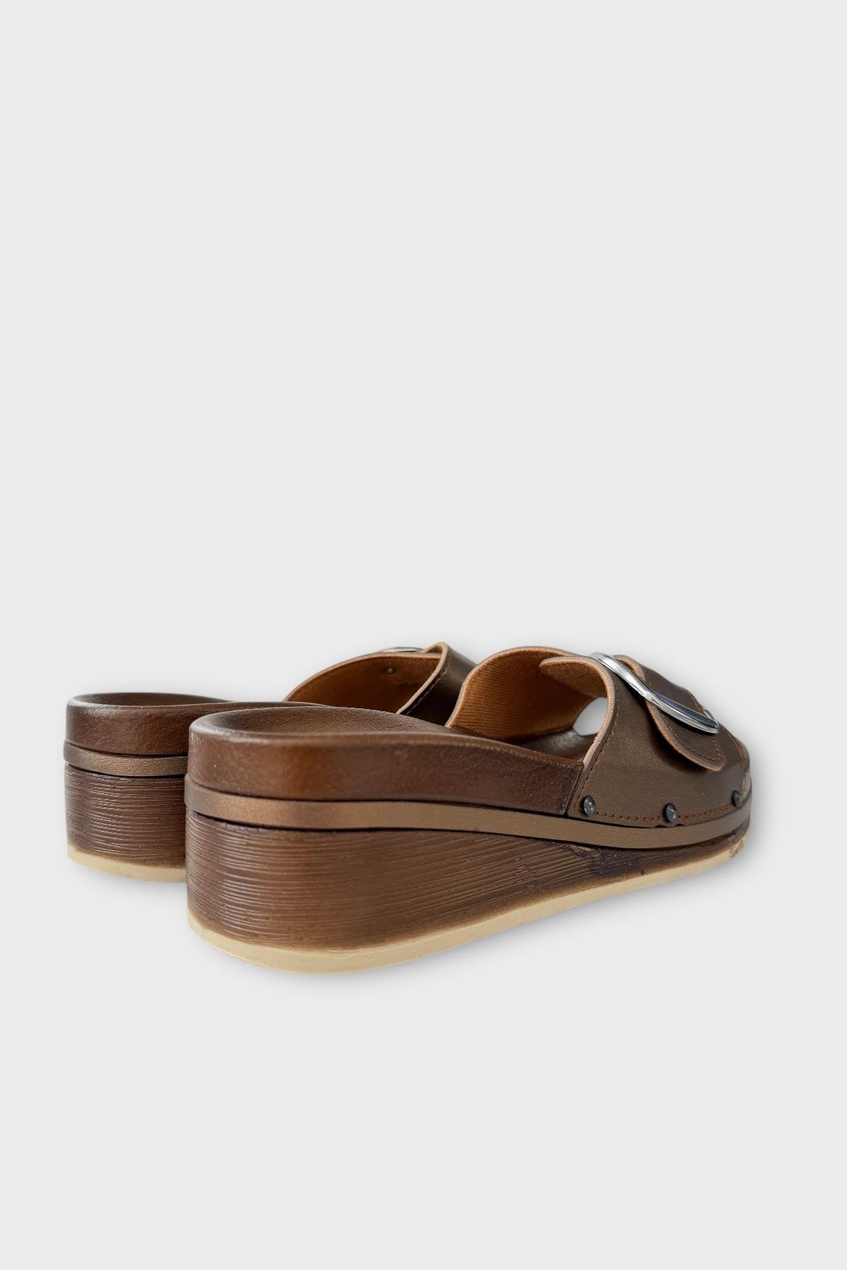 Kadın Günlük Terlik Tokalı Dolgu Topuk Şık Yazlık Ev Plaj Tatil Terliği KAHVERENGİ - Görsel 6