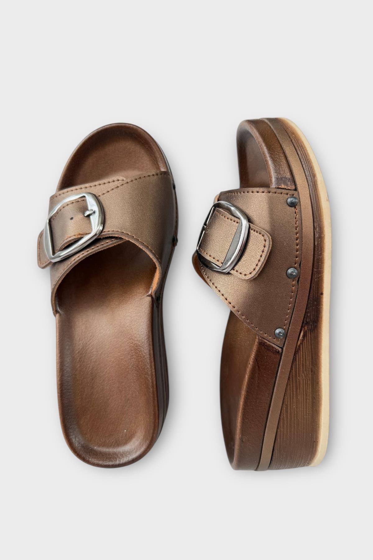 Kadın Günlük Terlik Tokalı Dolgu Topuk Şık Yazlık Ev Plaj Tatil Terliği KAHVERENGİ - Görsel 7