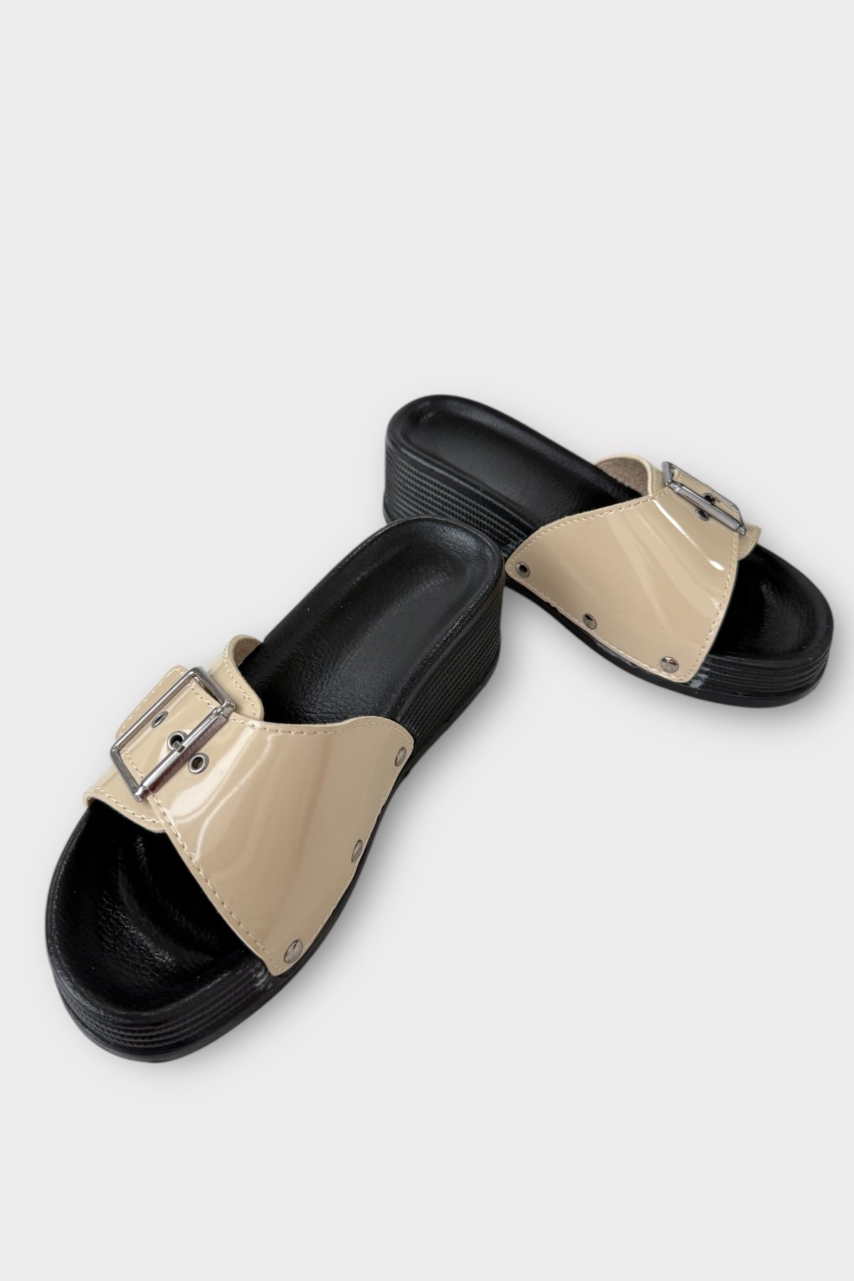 Kadın Günlük Terlik Tokalı Şık Ortopedik Yazlık Ev Plaj Tatil İş Terliği BEJ - Görsel 4