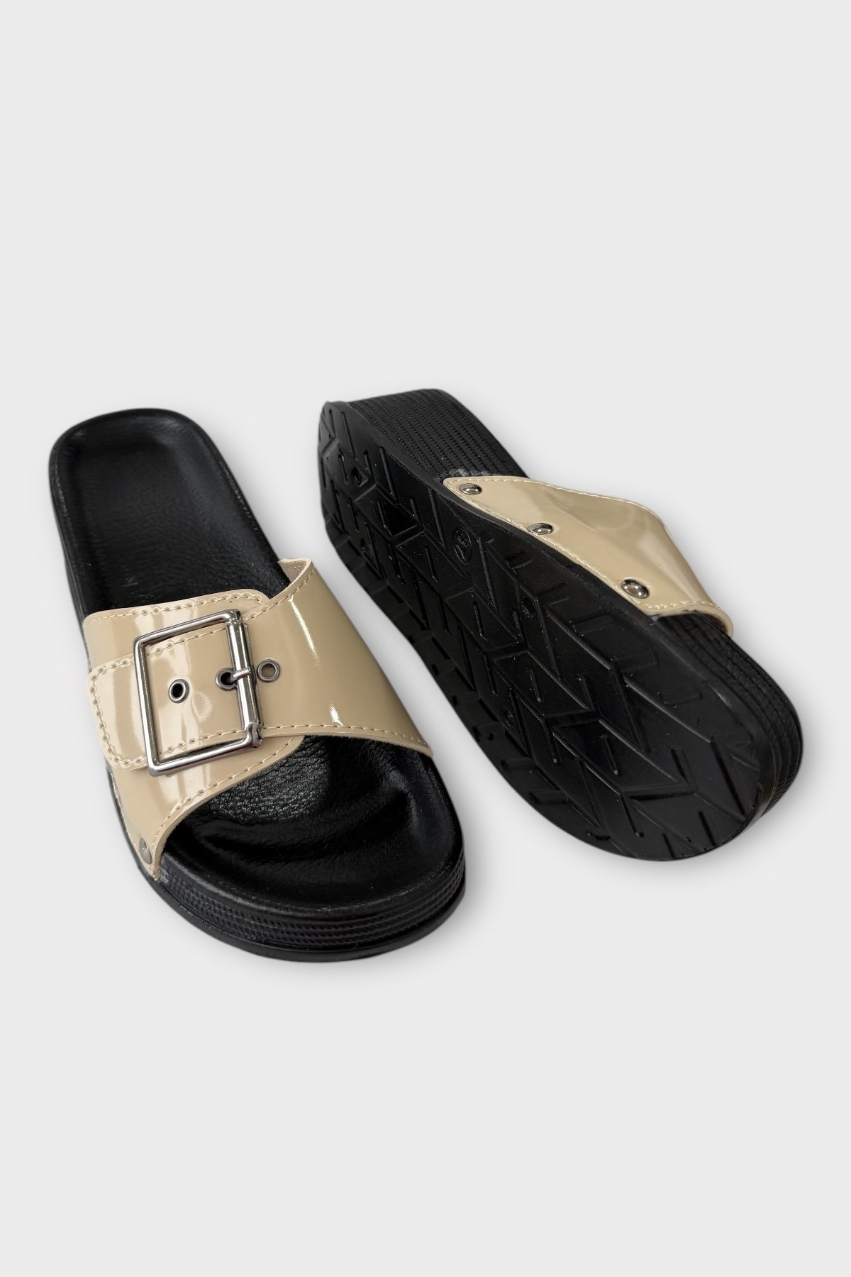 Kadın Günlük Terlik Tokalı Şık Ortopedik Yazlık Ev Plaj Tatil İş Terliği BEJ - Görsel 5