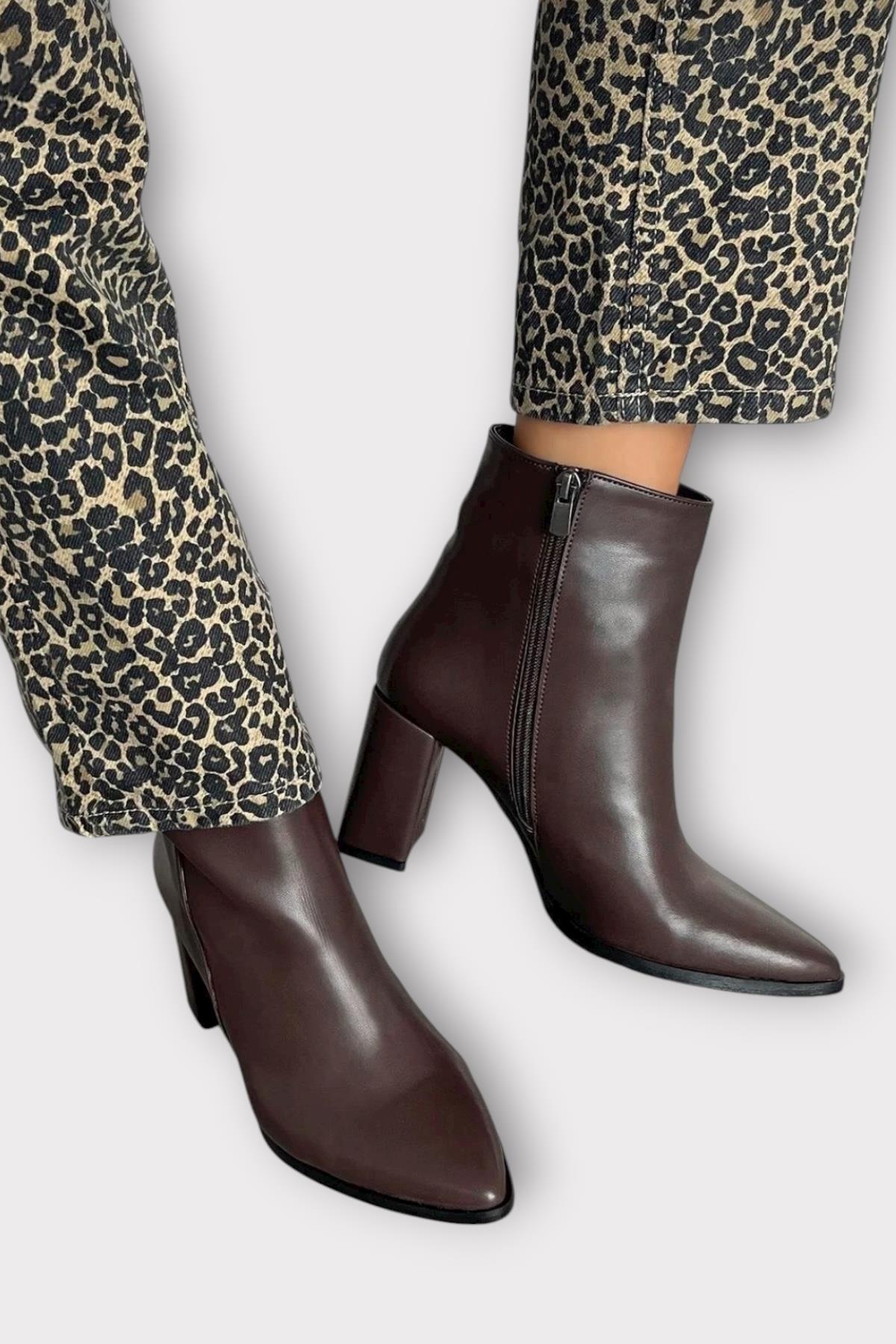 Kalın Topuk Sivri Burun Fermuarlı Kadın Bot KAHVERENGİ - Görsel 2