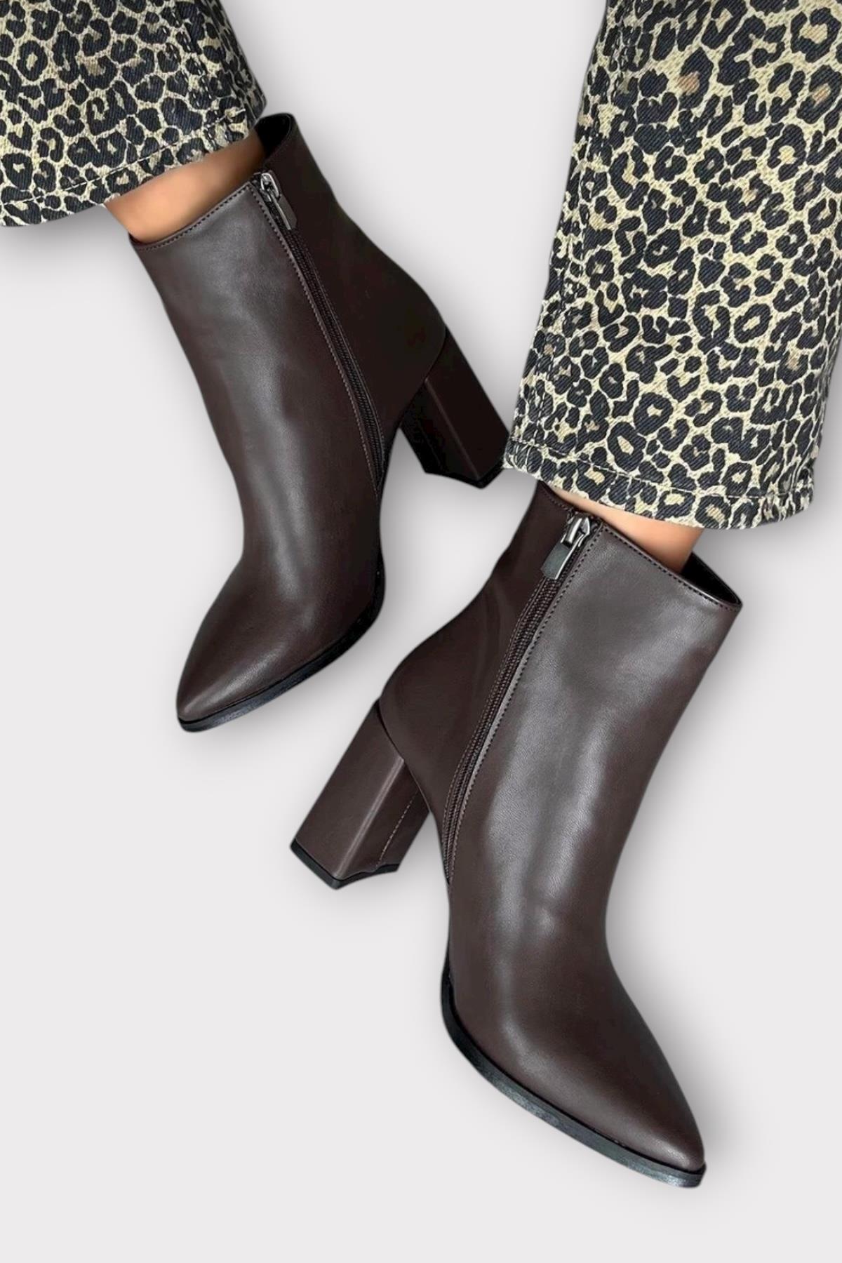 Kalın Topuk Sivri Burun Fermuarlı Kadın Bot KAHVERENGİ - Görsel 4
