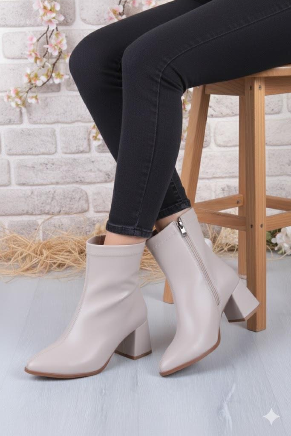 1193 Uraz Rahat 6 Cm Kalın Topuk Yüksekliği Sivri Burun Kadın Bot - Görsel 2