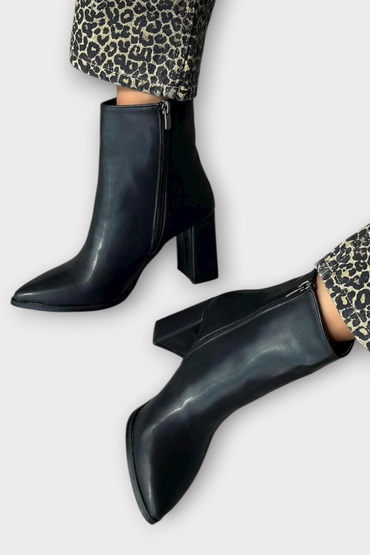 Kalın Topuk Sivri Burun Fermuarlı Kadın Bot SİYAH - Görsel 8