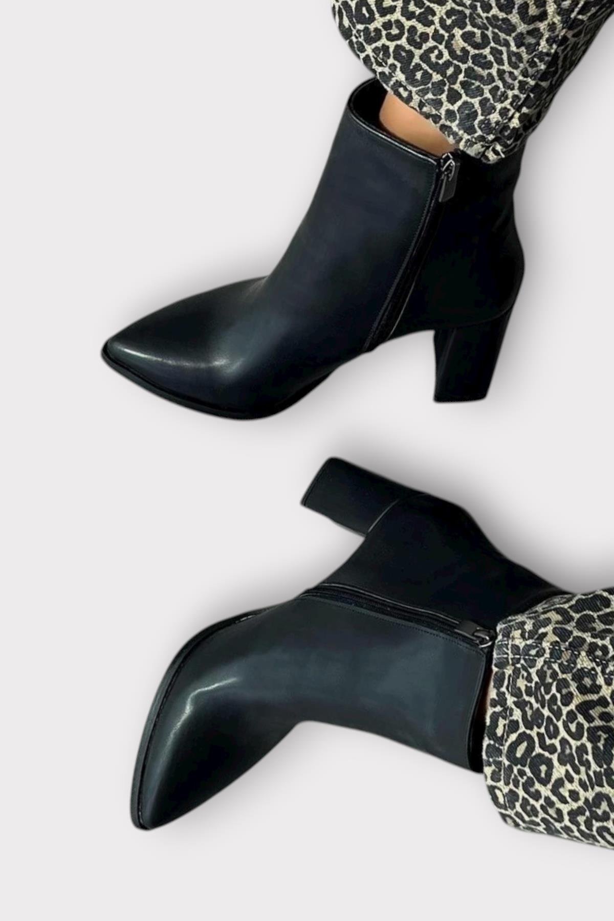 Kalın Topuk Sivri Burun Fermuarlı Kadın Bot SİYAH - Görsel 9