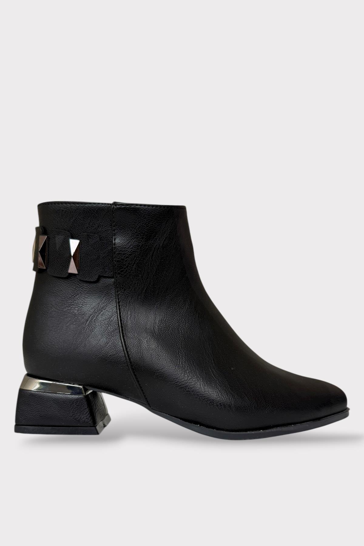 Toka Detaylı Sivri Burun Topuklu Kadın Bot SİYAH - Görsel 2