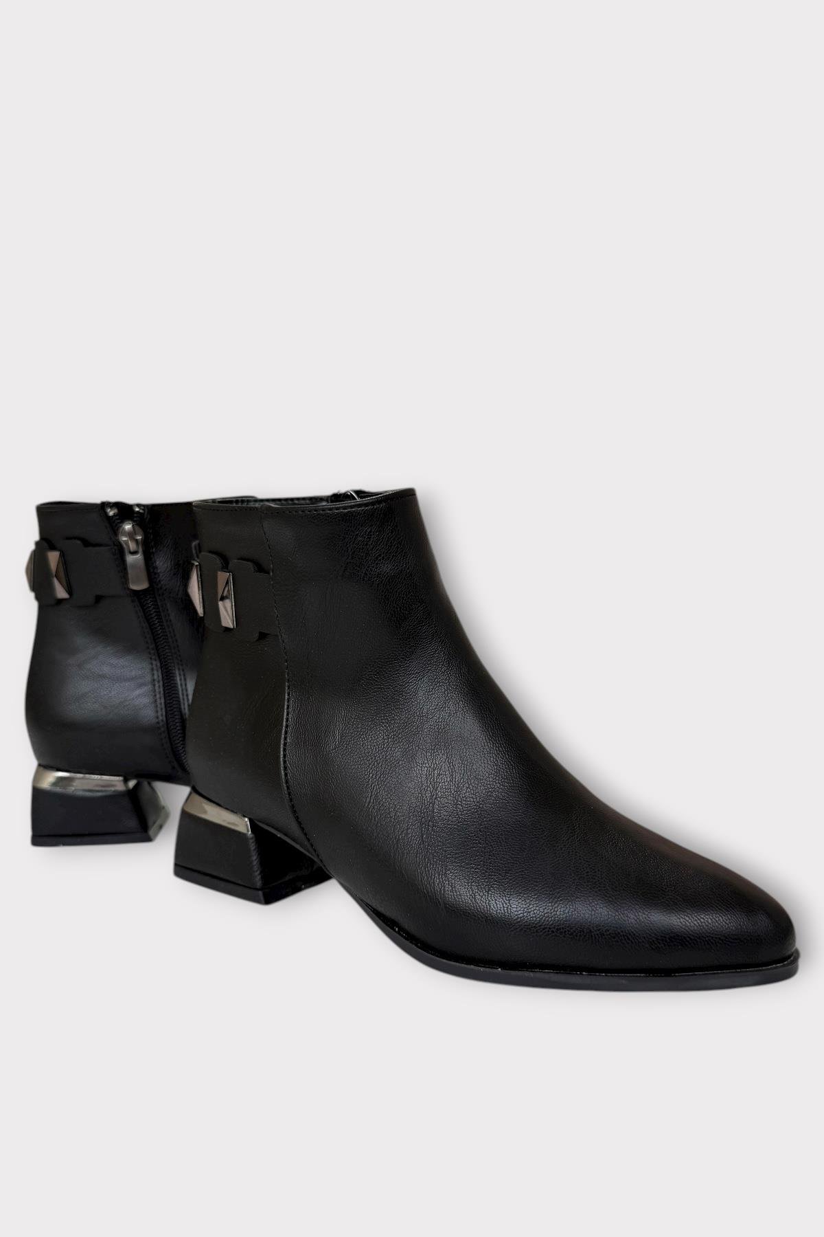 Toka Detaylı Sivri Burun Topuklu Kadın Bot SİYAH - Görsel 3