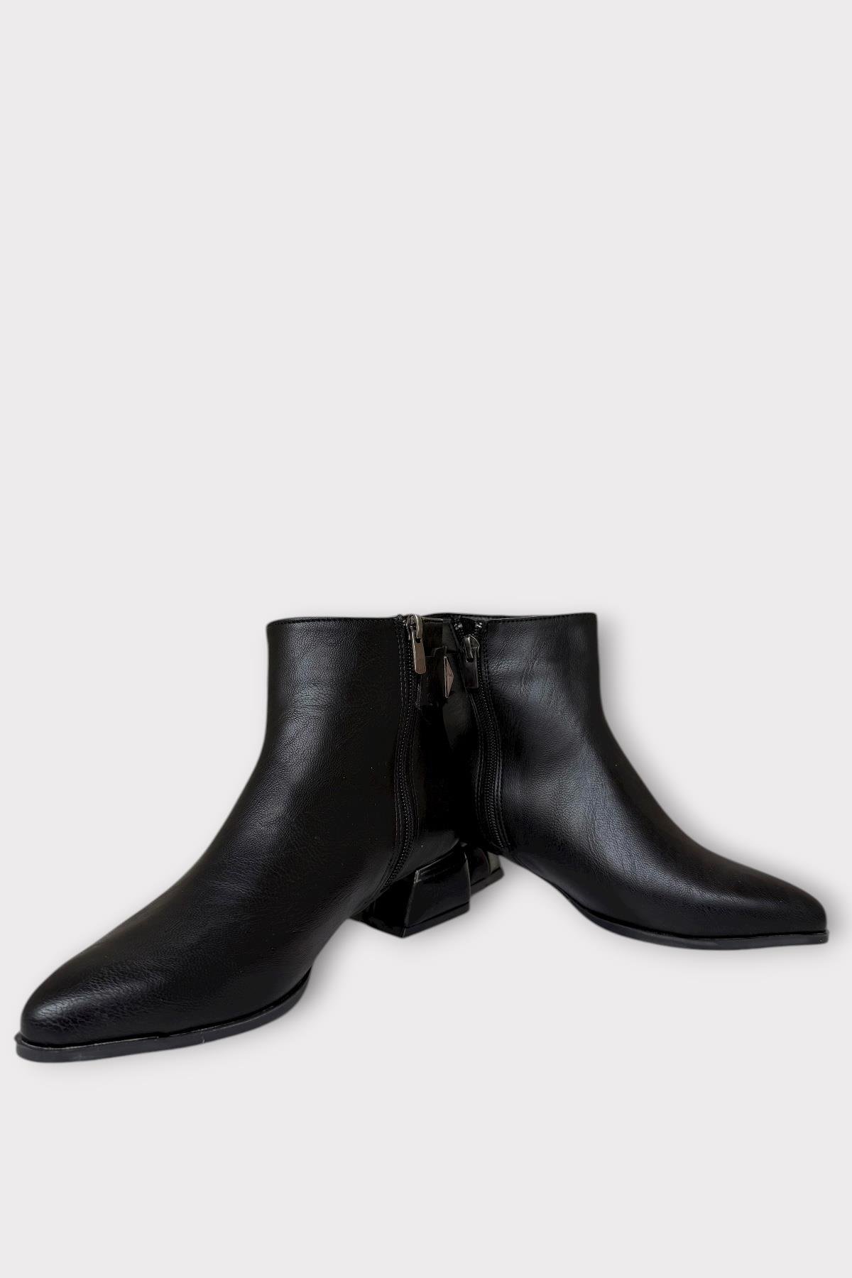 Toka Detaylı Sivri Burun Topuklu Kadın Bot SİYAH - Görsel 4